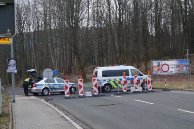 Tschechien kontrolliert Grenze - Deutsche bleiben draußen - Der Grenzübergang in Klingenthal am Samstagfrüh.