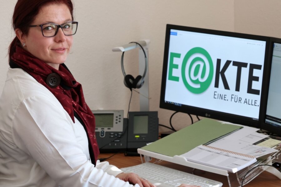 Tschüss, Papierberge: Gericht führt die elektronische Akte ein - Simone Pfeifer, Geschäftsleiterin am Amtsgericht Hohenstein-Ernstthal, hat das Projekt "E@Akte" mit entwickelt.