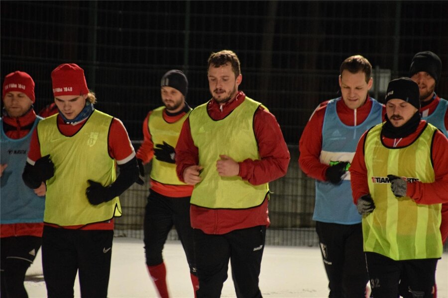 TSV Flöha: Nach winterlichem Aufgalopp wartet der erste Härtetest - In den ersten beiden Trainingswochen standen bei Flöhas Fußballern auch Laufeinheiten auf dem Programm, die nicht wie hier auf dem Gelände des Auenstadions stattfanden.