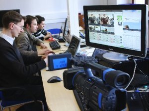 Medieninformatiker der TU Chemnitz testen die automatische Identifizierung von Objekten und Personen in Videofilmen. 