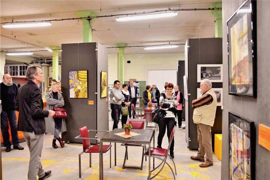 Tuchfabrik lockt mit der neuen Sonderausstellung "Wollansichten" - Schon während der Eröffnung der Sonderausstellung "Wollansichten" hatten sich viele Besucher eingefunden. 