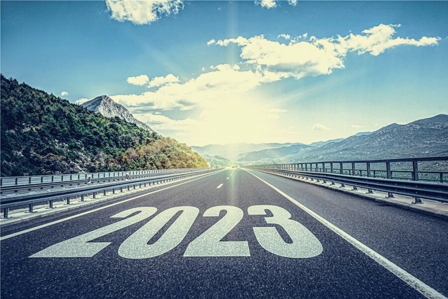 Tüv, Vignetten und Umweltbonus: Das ändert sich 2023 für Autofahrer - Wie teuer wird Autofahren im neuen Jahr? 