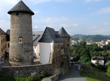 Turm von Schloss Voigtsberg soll Aussichtsturm werden - Der Bergfried ist weithin zu sehen - und von oben hat man einen tollen Ausblick. Deshalb soll er jetzt als Aussichtsturm fit gemacht werden. 