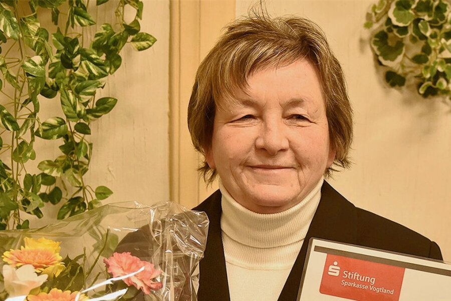 Turnerin mit Bürgerpreis von Bad Brambach ausgezeichnet - Sabine Grund (65) wurde für ihre jahrzehntelangen Verdienste um den Turnsport mit dem Bürgerpreis 2022 der Gemeinde Bad Brambach geehrt. 