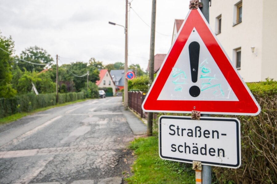 Der Turnerweg im Zwickauer Ortsteil Niederplanitz braucht dringend eine Sanierung. Erst fehlten Fördermittel, jetzt der Eigenanteil. 