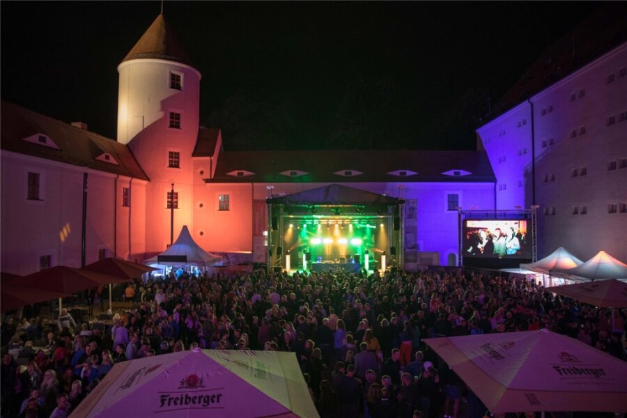 Ü 30-Party in Freiberg: Partytime bis 2 Uhr nachts im Schloss Freudenstein - Der Schlosshof in Freiberg war zur Ü 30-Party ausverkauft.