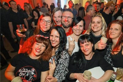 Ü30-Party in Wernesgrün: Macher kündigen weiteres Format an - 1000 Partyfans sind bester Stimmung.
