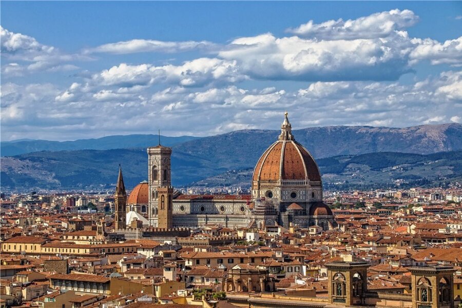 Erhabener Anblick: Dom und Glockenturm prägen die Silhouette von Florenz - seit Jahrhunderten.