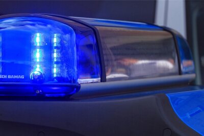 Übergriff auf Frau in Plauen - Nach einem Übergriff auf eine Frau am Sonntagabend auf der Plauener Bahnhofstraße sucht die Polizei Zeugen.