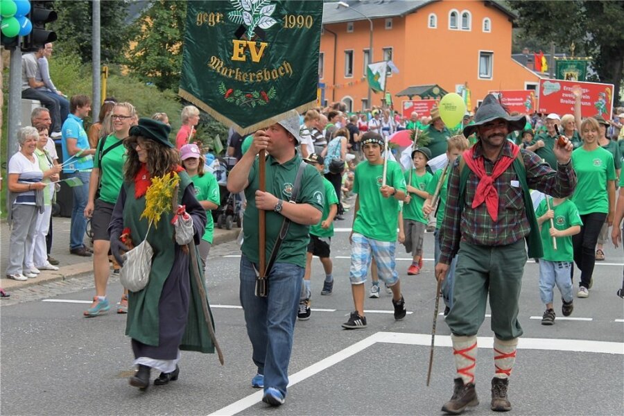 Zum Tag der Sachsen gehört auch ein Festumzug - wie 2013 in Schwarzenberg.