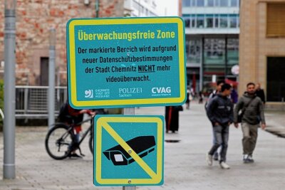 "Überwachungsfreie Zonen": Illegale Schilder in Chemnitz beschäftigen die Behörden - Diese Schilder waren illegal und wurden entfernt.