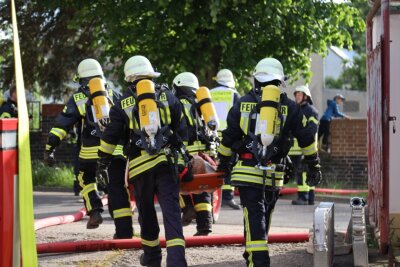 Übung unter realen Bedingungen: Feuerwehr Hainichen probt für den Ernstfall - 