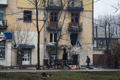 Beschossenes Haus in Mariupol. Zivilisten sollten die Stadt durch humanitäre Korridore verlassen können.
