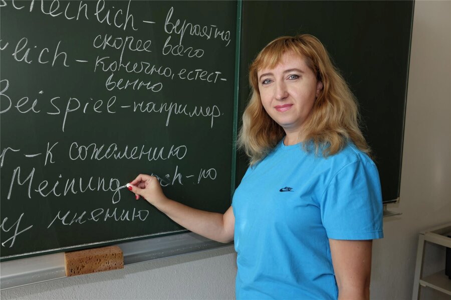 Ukrainische Kinder an Zwickauer Schulen: Zwischen Krieg und Lernstress - Deutschlehrerin Tetiana Ahiienko ist Fachkraft und darüber hinaus eine seelische Stütze für viele ukrainische Kinder.