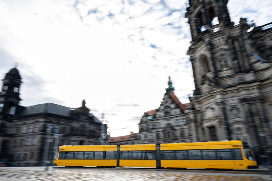 Umfrage des ADAC in Großstädten: Bahn- und Busfahrer in Dresden bundesweit am zufriedensten - Dresdner Bus- und Straßenbahnnutzer schätzen vor allem das dichte Haltestellennetz und die gute Taktung im Personennahverkehr in ihrer Stadt.