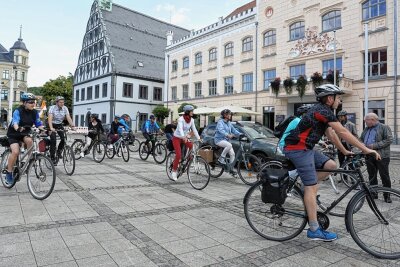 Umfrage zum Radfahren in Zwickau gestartet - Mitarbeiter der Stadtverwaltung haben zum Start der Stadtradeln-Aktion eine gemeinsame Radtour unternommen. 