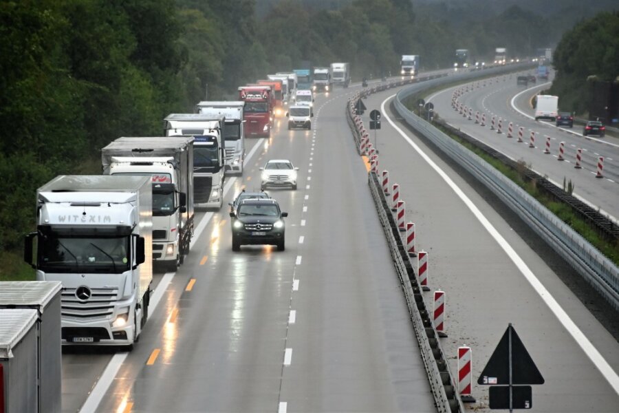 Die A4 bei Frankenberg: Gegen 9.30 Uhr rollte der Verkehr Richtung Chemnitz vorerst wieder.