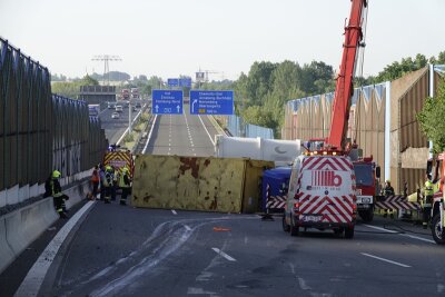 Umgestürzter Lkw: A72 bei Chemnitz wieder frei - Ein umgestürzter Laster blockierte am Mittwochfrüh alle Fahrstreifen.