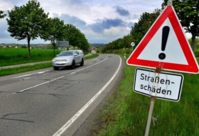 Umleitung in Richtung Kreisstadt - Wird ab Dienstag unter Vollsperrung gebaut: die S 201 zwischen Cunnersdorf und Hainichen. Der Landkreis hatte den Abschnitt bereits in die Liste mit den größten Straßenschäden eingetragen. 