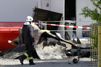 Ums Leben gekommener Feuerwehrmann beigesetzt - Beim Brand eines Möbellagers an der Crusiussttraße in Chemnitz kam am 20. Mai ein 41-jähriger Feuerwehrmann ums Leben. Am Donnerstag wurde er beigesetzt.