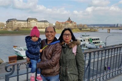 Umstrittene Abschiebung nach Vietnam-Aufenthalt: Familie muss weiter Ausweisung fürchten - Herr Pham und seine Familie 2019 in Dresden. 