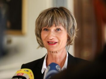 Umstrittene Ausschuss-Wahl: OB legt keinen Widerspruch ein -            Barbara Ludwig (SPD), Oberbürgermeisterin von Chemnitz, gibt ein Statement ab.