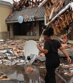 Umweltforscher heizen Trump ein - Könnte künftig öfter passieren: Bei einem seltenen August-Tornado wurden in Tulsa, Oklahoma (USA), Menschen verletzt.
