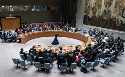UN-Chef sieht Nahen Osten am Rande des Abgrunds - Mitglieder des Sicherheitsrats der Vereinten Nationen nach einer Abstimmung. Auch die Staats- und Regierungschefs des G7-Treffens verurteilten den iranischen Angriff aufs Schärfste.