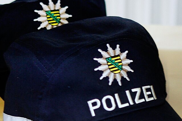 Unbekannte greifen 19-Jährigen am Chemnitzer Neumarkt an - 