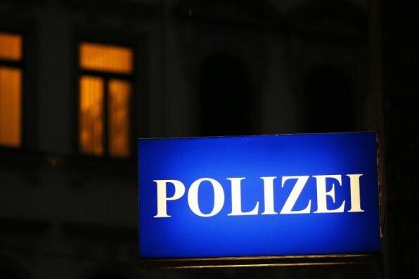 Unbekannte sprengen Briefkästen auf - Mit einem gezündeten Blitzknaller haben Unbekannte am Donnerstag in Plauen zwei Briefkästen beschädigt. 