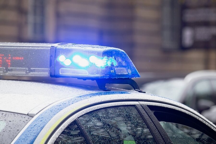 In Reichenbach wurde ein BMW gesprengt. Die Kriminalpolizei ermittelt.