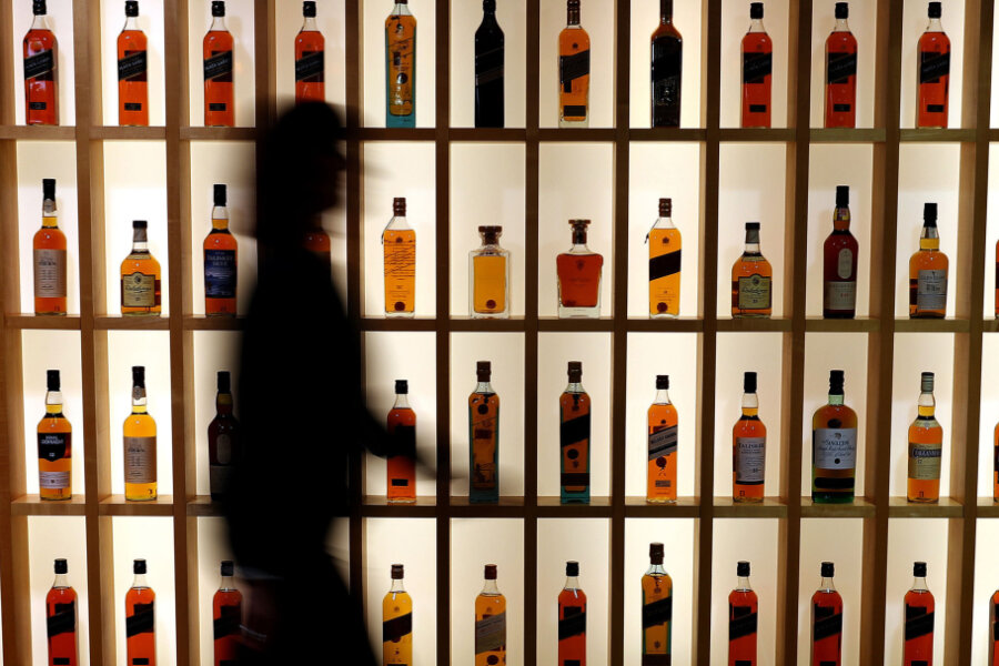 Unbekannte stehlen teuren Whiskey aus Freiberger Geschäft - Bislang unbekannte Täter sollen in der Nacht von Mittwoch auf Donnerstag in ein Freiberger Geschäft eingedrungen sein und zehn Flaschen hochwertigen Whiskey im Wert von 2500 Euro gestohlen haben.