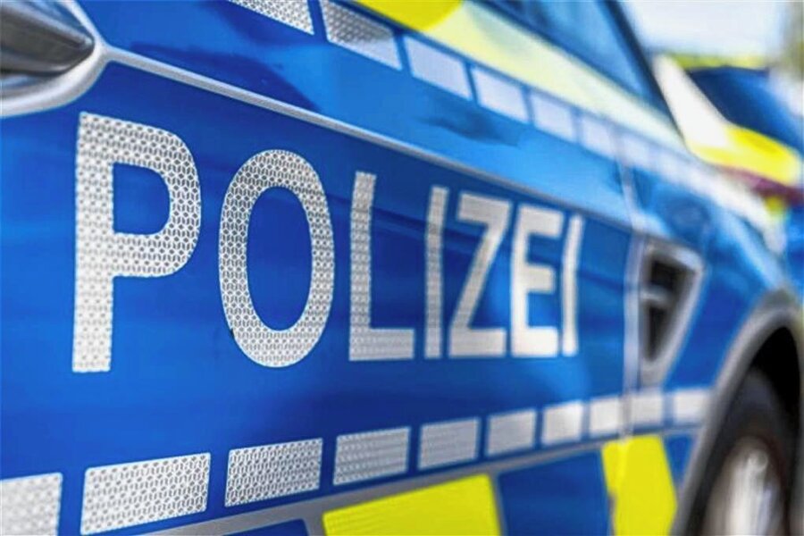 Unbekannte Täter treten in Freiberg Autospiegel ab - Die Polizei war in der Nacht zum Mittwoch in Freiberg im Einsatz.