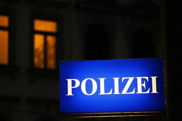 Unbekannte verletzen achtjährigen Jungen - In Schneeberg ist am Samstag nach Polizeiangaben ein achtjähriger Junge von zwei unbekannten Männern verletzt worden.