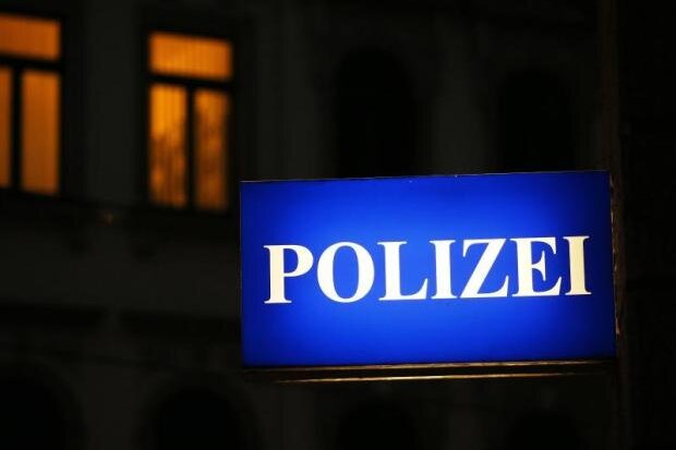 Unbekannter bedroht Mitarbeiterin in Chemnitzer Geschäft - 