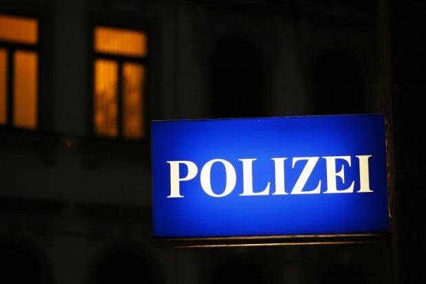 Unbekannter verletzt 34-Jährigen in Zwickau mit Schwert - 
