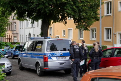 Unbekannter verletzt Mann auf dem Sonnenberg - Ein 38-Jähriger ist auf der Heinrich-Schütz-Straße verletzt worden. 