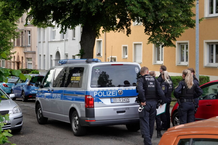 Unbekannter verletzt Mann auf dem Sonnenberg - Ein 38-Jähriger ist auf der Heinrich-Schütz-Straße verletzt worden. 