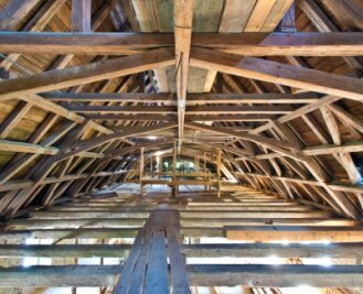 Unentdeckte Orte: Der hölzerne Himmel - Einzigartig in Sachsen ist dieser gut 60 Meter lange, liegende Dachstuhl.