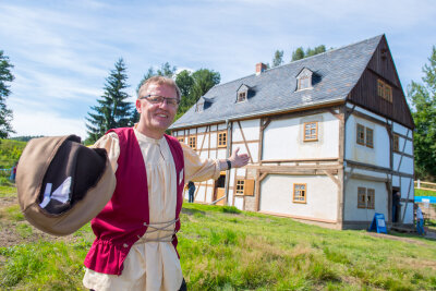 Unentdeckte Orte: Rund 800 Besucher in Silber-Schmelzhütte - Bauingenieur Bernd Schürer lud am Samstag in die vermutlich weltweit älteste erhaltene Schmelzhütte nach Schneeberg ein.
