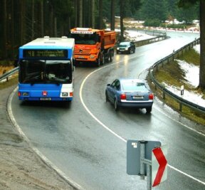 Unfälle in Mühlleithen häufen sich - In den Kurven auf der B 283 nach Mühlleithen ist es zu zwölf Unfällen gekommen. Der Abschnitt wird deshalb untersucht.