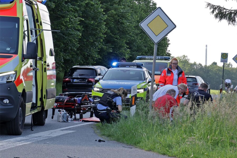 Unfälle in Glauchau: Zwei Schwerverletzte auf Lungwitztalstraße - Stau auf der Auestraße - Der Unfall hat sich am Dienstagabend an der Kreuzung von Lungwitztalstraße und Straße des Friedens ereignet.