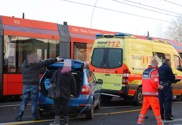 Unfälle legen Straßenbahnen auf Annaberger Straße lahm - 