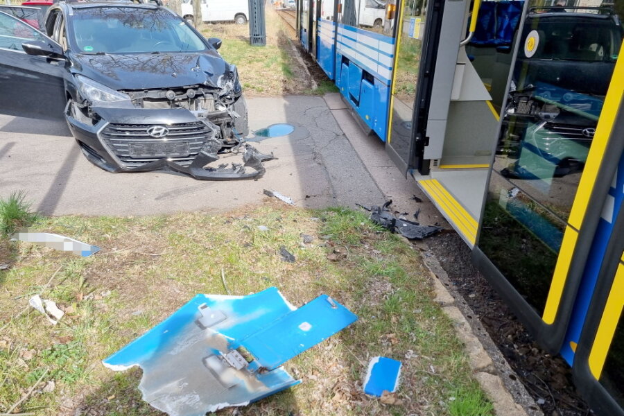 Unfall an Straßenbahnübergang in Chemnitz