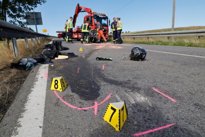 Unfall auf B 101 bei Freiberg - Motorradfahrer wird von Rettungshubschrauber geholt - Das Motorrad wurde von einem 41-Jährigen gefahren.