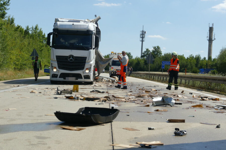Unfall auf der A 14 bei Döbeln: Autobahn über vier Stunden gesperrt - 