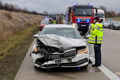 Unfall auf der A4 bei Glauchau: Polizei nennt Grund für den Zusammenstoß - Zu einem Unfall ist es am Dienstagnachmittag auf der Autobahn bei Glauchau-Ost gekommen.