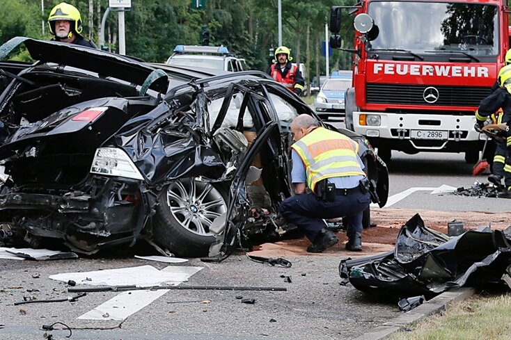 Unfall auf der Neefestraße - zwei Schwerverletzte - 