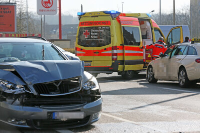 Unfall auf der Pölbitzer Straße: Zwei Verletzte - 