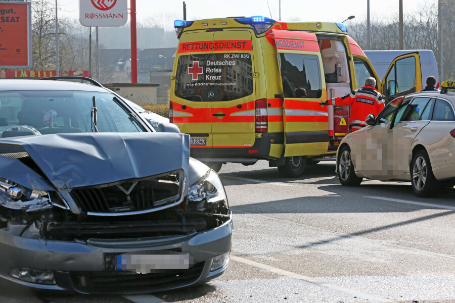 Unfall auf der Pölbitzer Straße: Zwei Verletzte - 